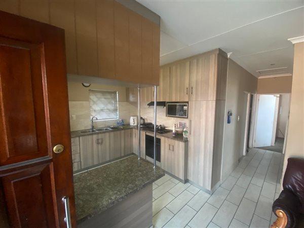 5 Bedroom Property for Sale in Rondevlei Park Western Cape